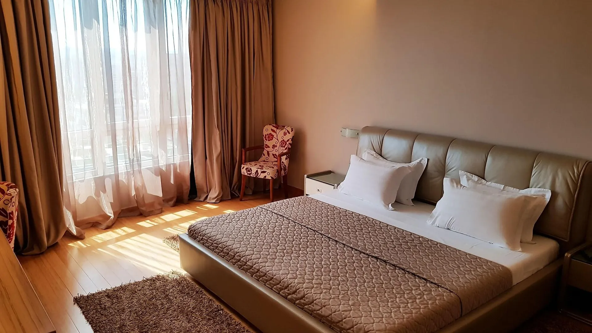 Sky Hotel Tirana 4*,