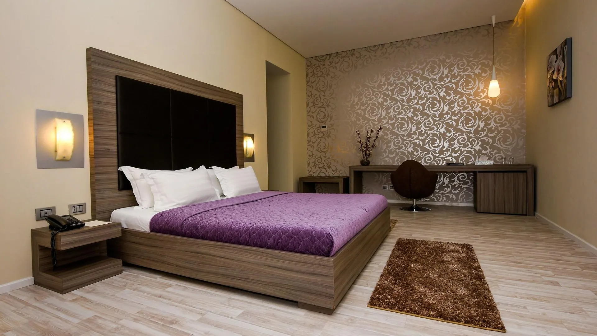 Sky Hotel Tirana 4*,