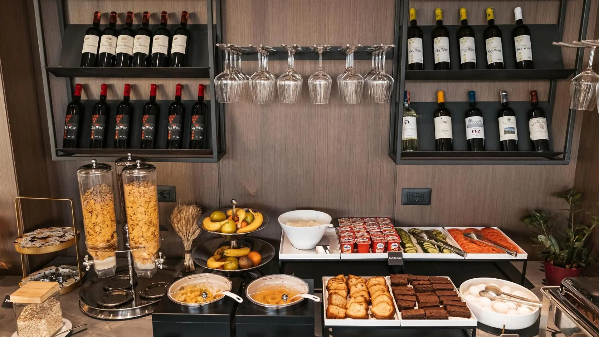 Sky Hotel Tirana 4*,  Albania