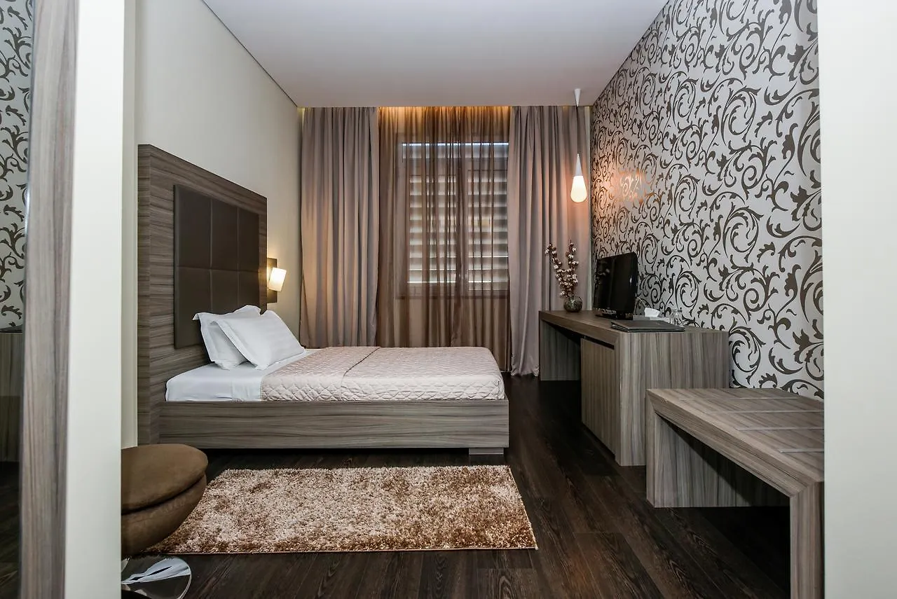 Sky Hotel Tirana 4*,
